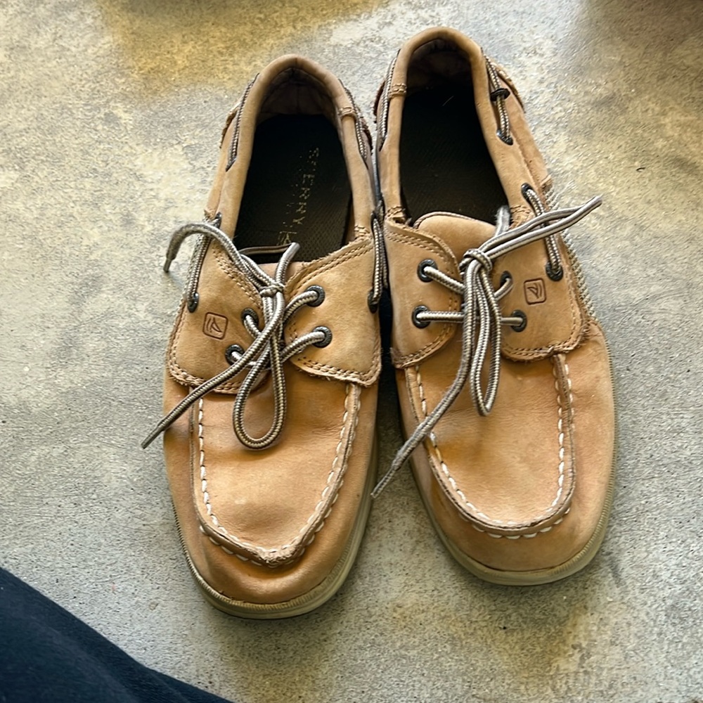 Sperry boat shoes size 4